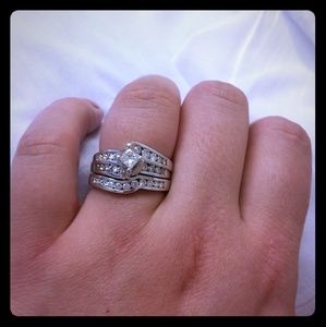 Custom wedding band set